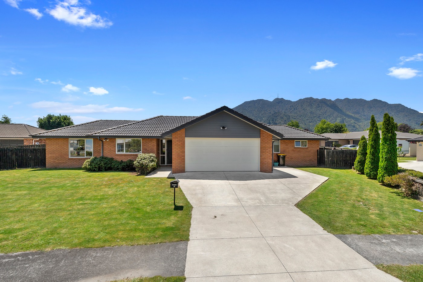 Modern Home Superb Location