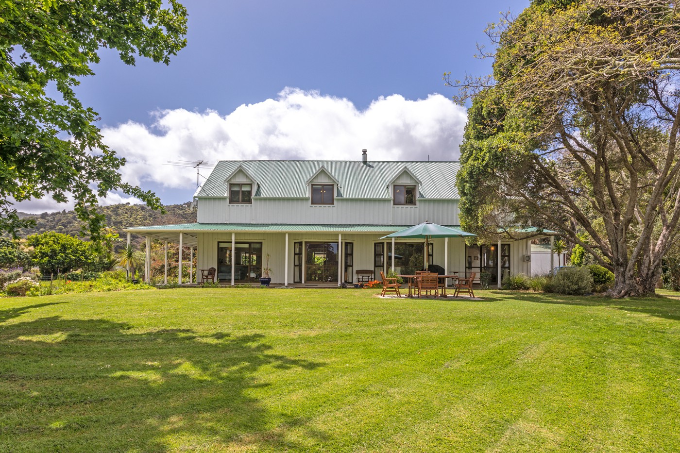 "Jacaranda Lodge"