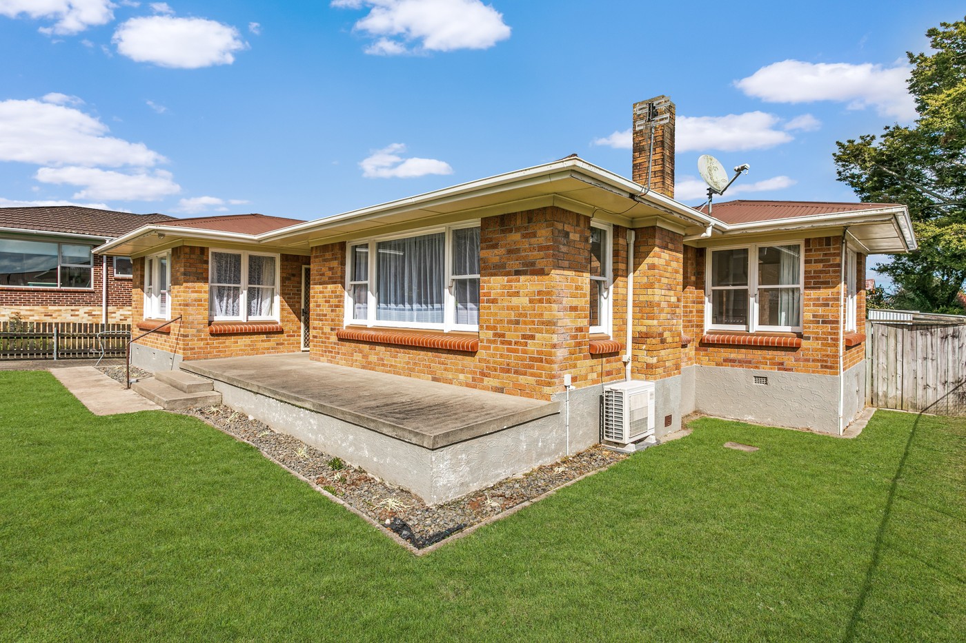 Mid-Century Charm in a Handy Location
