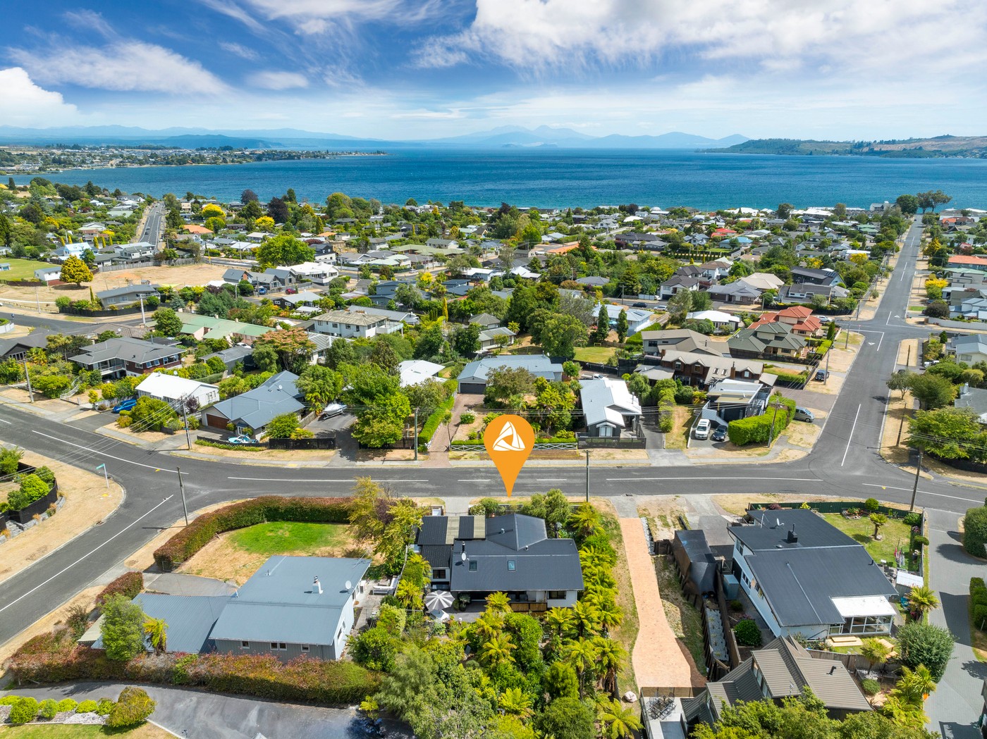 Peaceful Living Close to Taupo's Vibrancy
