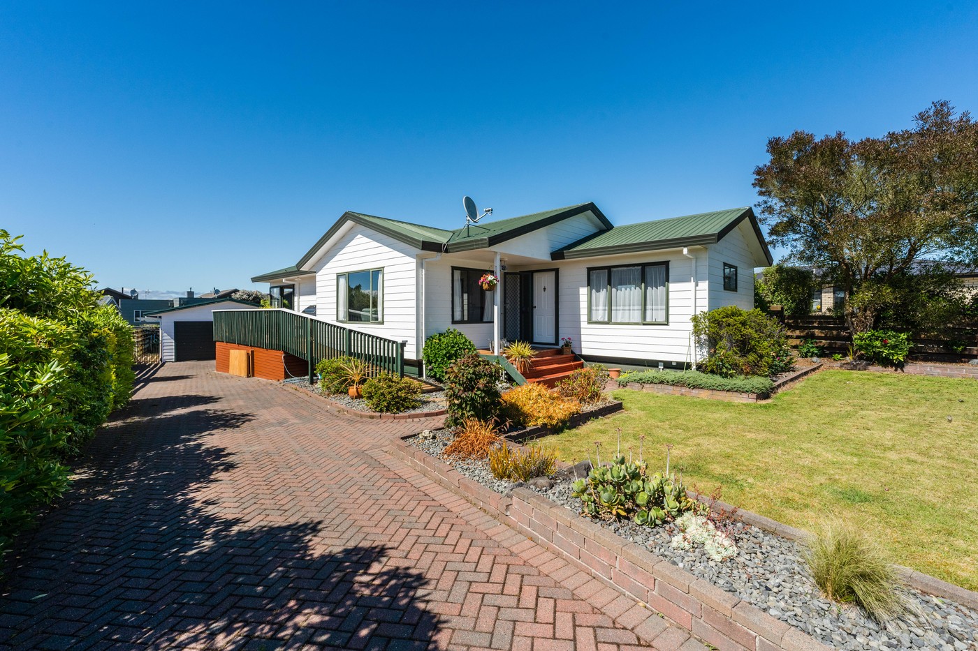 Serene Escape With Instant Appeal!