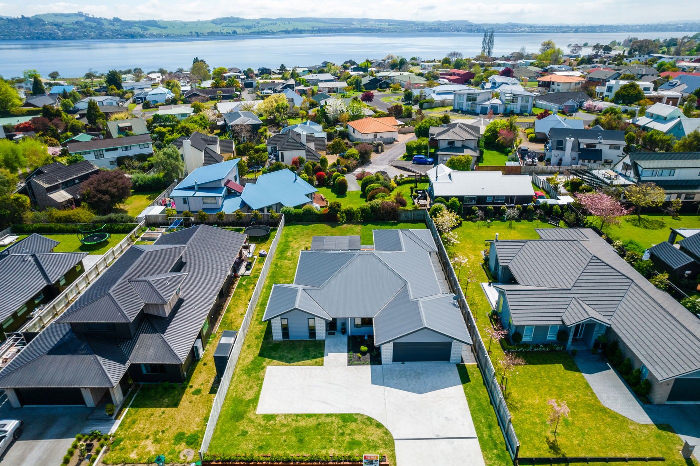 Ideal Wharewaka Family Haven!