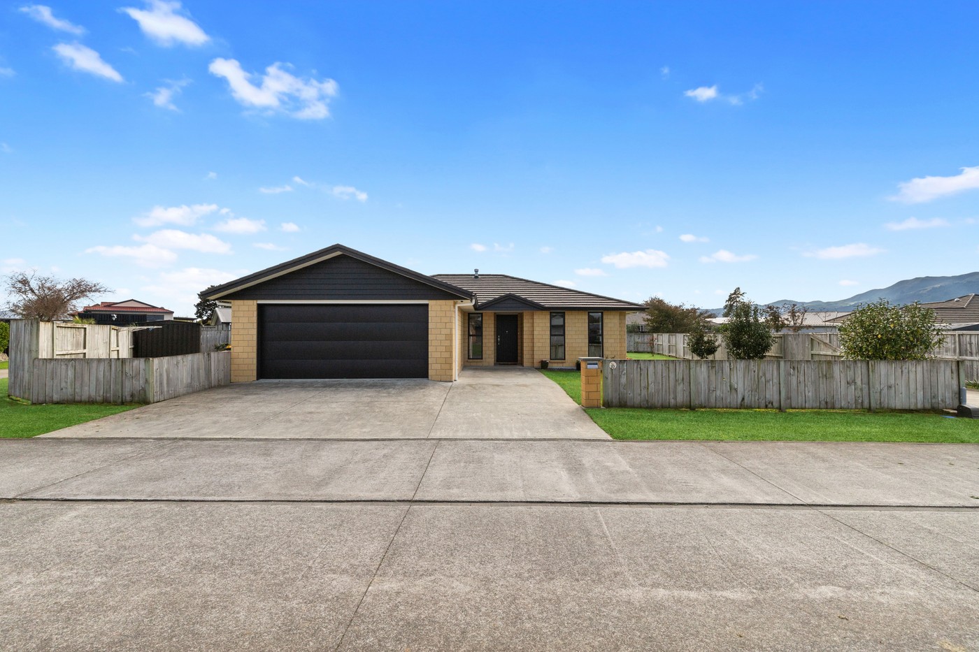 Modern Luxury, Unbeatable Location!